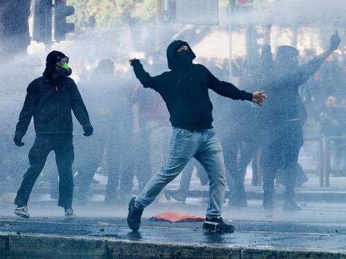 Corteo pro-Pal a Roma, il silenzio della sinistra sulle violenze. Meloni: "Intollerabile"