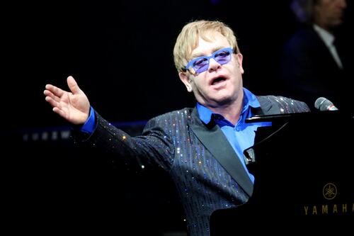 Elton John colpito da una grave infezione