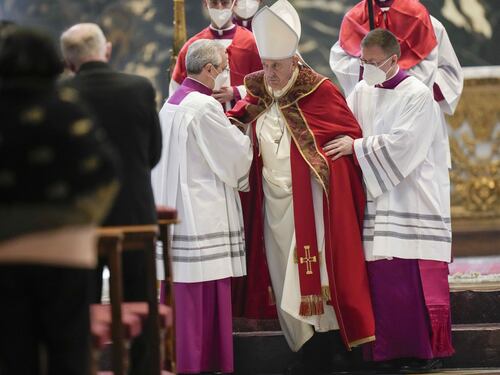 Il ginocchio d'Achille del Papa. L'ortopedico: "Se è artrosi l’unica soluzione è la protesi"