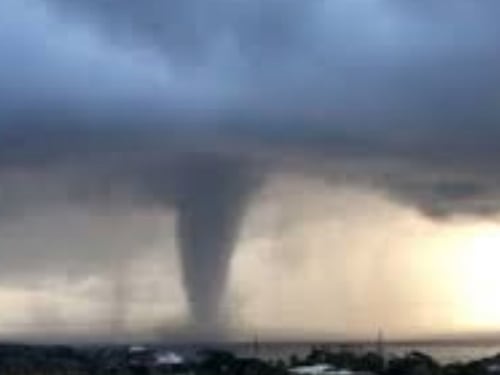 Pantelleria, la tromba d'aria semina panico e morte: almeno due morti e nove feriti