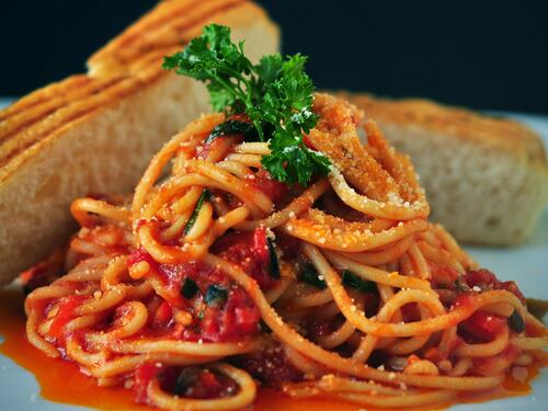 Addio pasta al pomodoro. Con il caro prezzi gli spaghetti al sugo rischiano di sparire