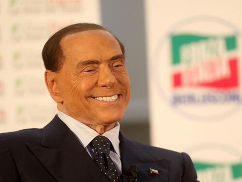 La rivoluzione di Berlusconi per sconfiggere i "nemici" grillini