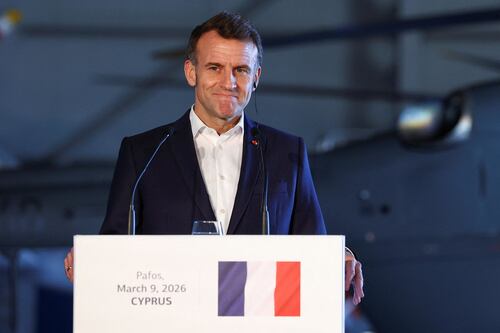 Iran, Macron lancia la sfida: "Attaccare Cipro vuol dire attaccare l'Europa"