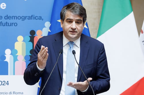 Fitto, l'addio e l' "orgoglio" di Meloni. Toto successione: in pole Cirielli e Terzi