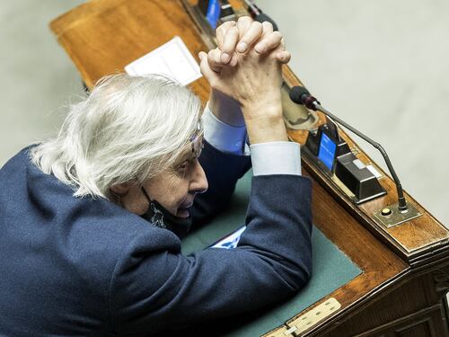 "Italia peggio del Kuwait". Sgarbi massacra Conte sui vaccini