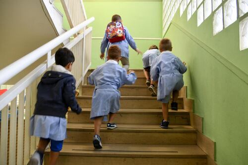 Roma, maestro di scuola materna commette abusi sulle bambine. Arrestato