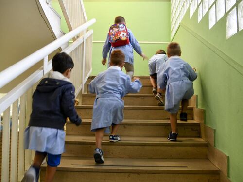 Roma, maestro di scuola materna commette abusi sulle bambine. Arrestato