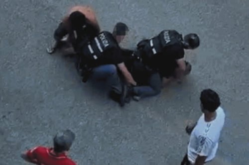 Morto durante l’arresto, sinistra contro la polizia. Tutti i precedenti di Fakir