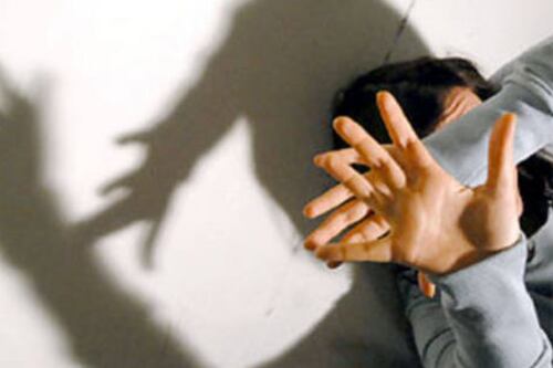 Palpeggiamenti alle alunne di 13 anni, insegnante di musica arrestato a Roma