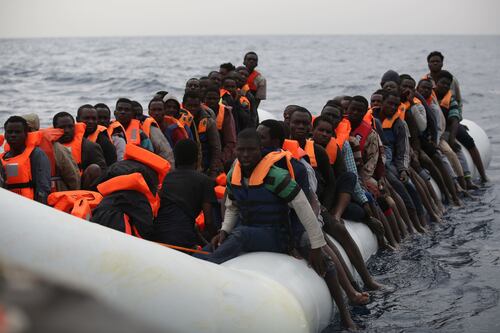 Barcone naufraga al largo della Libia. Muoiono tre bambini