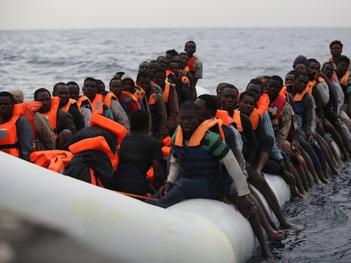 La Marina Militare salva 36 persone al largo della Libia. E la Mare Jonio viene sequestrata a Lampedusa