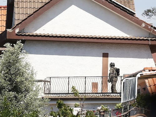Ardea, lite tra l'omicida e il padre dei bambini prima della strage. La pistola e i problemi mentali, il terribile sospetto