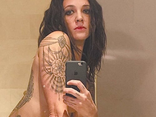 Il comico Jeff Leach: "Mi mandò video in topless"