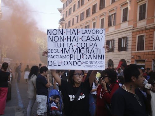 Studenti e migranti con i movimenti per la casa, corteo blindato nella Capitale