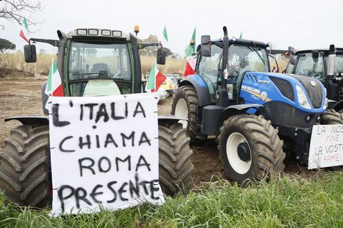 Roma, la rivolta dei trattori è arrivata. Giovedì pronti a entrare in centro