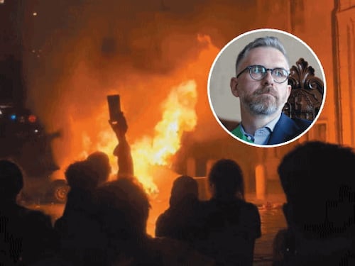 Lepore, se questo è un sindaco. Oltre 60 agenti feriti nella piazza violenta convocata dal dem