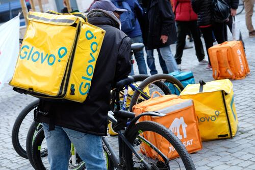 Roma, ennesimo rider investito e ucciso. Allarme sicurezza, ira dei sindacati