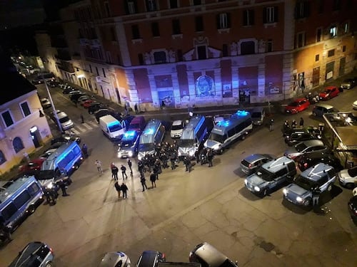 Sgomberato il Cinema Palazzo, gli occupanti chiamano alla rivolta