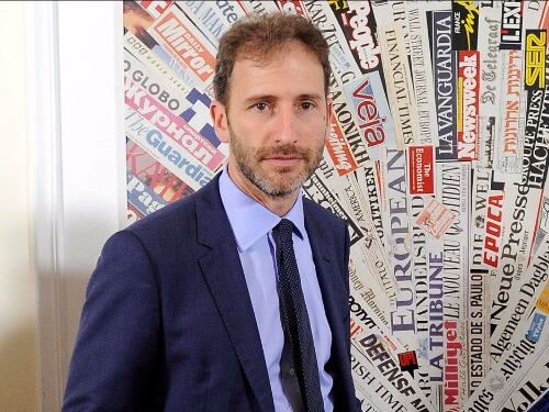Casaleggio a Roma lancia la nuova sfida di "Rousseau" e difende la Raggi