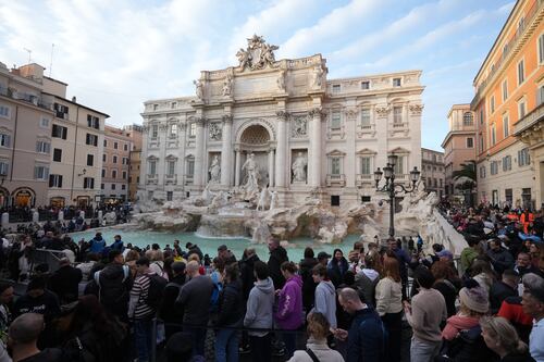 Roma, fine dell’incubo del borseggiatore di Fontana di Trevi: arresto e processo per direttissima
