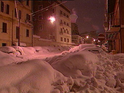 Abruzzo, Marche e Umbria sotto la neve: l'emergenza continua