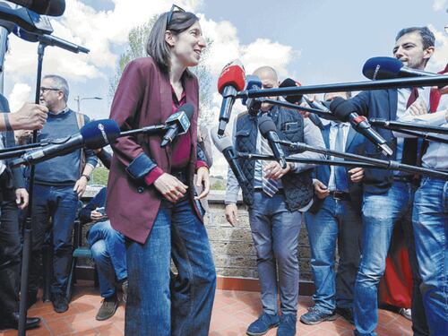 Schlein batte tutte le piazze: porta il Pd pure al corteo per la casa