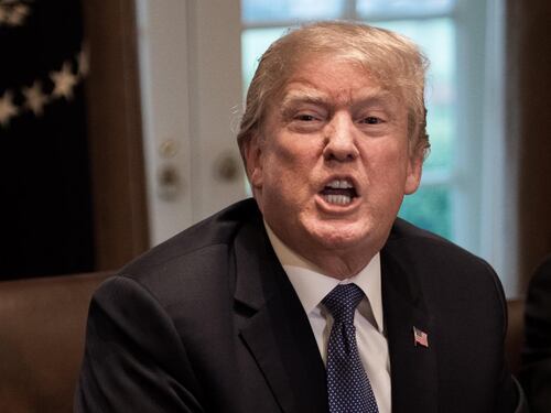 Siria, Trump minaccia la Russia: "Arrivano i missili". Mosca: li usi per i terroristi