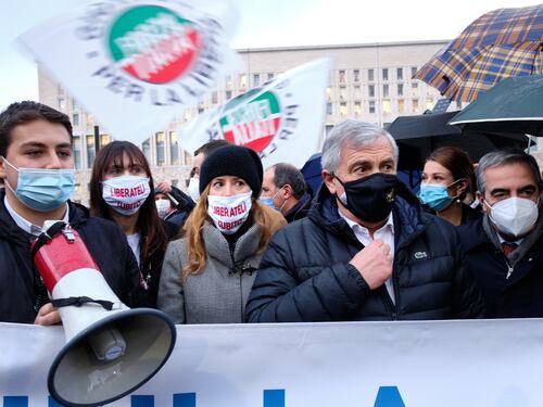 La moglie di uno dei pescatori in ostaggio: "Per noi non sarà Natale. Di Conte non ci fidiamo"