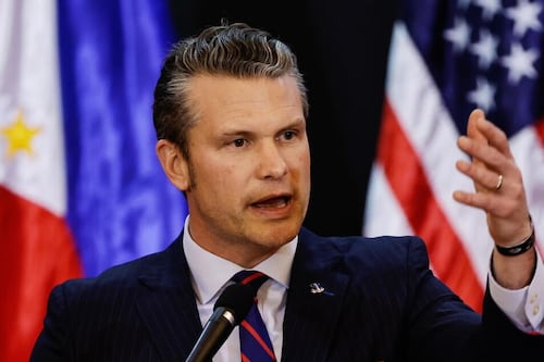 Iran, Hegseth: "Khamenei è sfigurato e nessuna capacità di costruire armi"