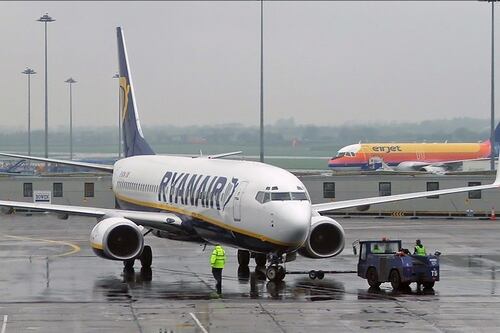 Ryanair scrive ai piloti italiani: se scioperate saltano aumenti e promozioni