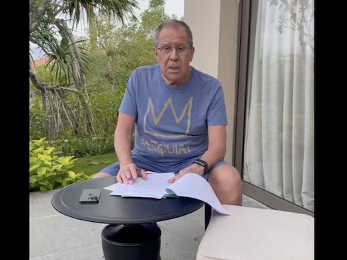 G20 Bali, Lavrov ricoverato? Zakharova lo filma in hotel: "Fake news"