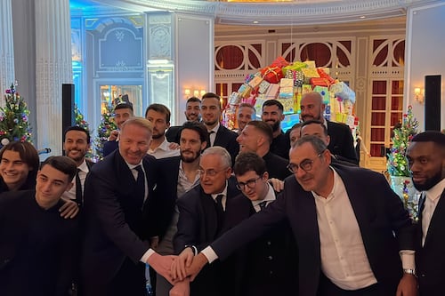 "Sarri con noi altri due anni", l'annuncio di Lotito alla cena di Natale della Lazio