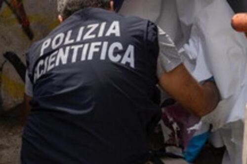 Strage familiare, è caccia al killer: bengalese come vittime, indossava guanti