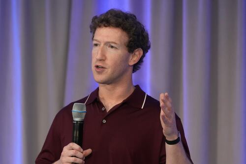 Meta, Zuckerberg ammette i ritardi sui minori: social sotto accusa a Los Angeles
