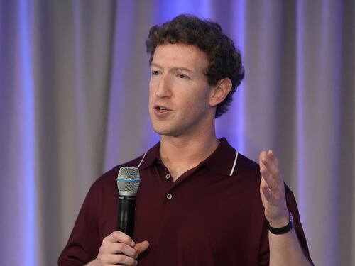 Meta, Zuckerberg ammette i ritardi sui minori: social sotto accusa a Los Angeles