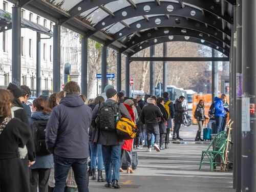 Scioperi, sarà un maggio da incubo per i trasporti: disagi a raffica tra treni, aerei e trasporto locale
