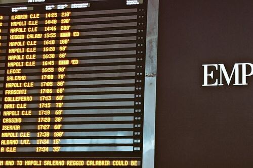 Incidente alta velocità, treni in tilt e caos a Roma Termini. "Dieci ore di viaggio", l'odissea dei passeggeri