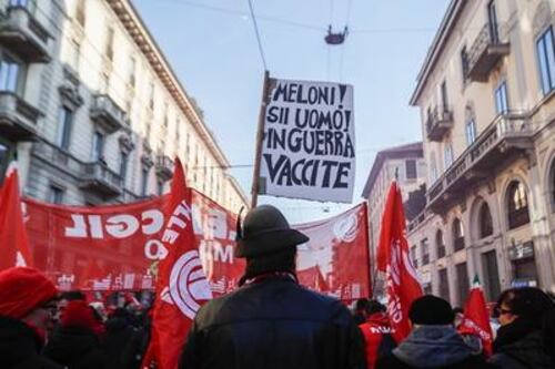 Partito il corteo a Roma. La Cgil sfila da sola. Landini: "Grandissima giornata"