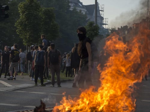 G20, scontri e arresti scuotono il summit di Amburgo