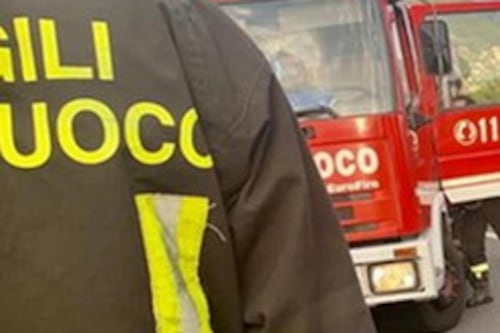 Roma, incendio nel centro sportivo Aquaniene: evacuate 200 persone