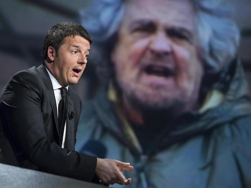 Scontro Renzi-Grillo, duello sulla democrazia