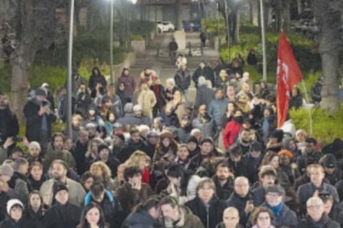 Pd in piazza contro il modello Caivano. Ma il Campidoglio vuole i soldi