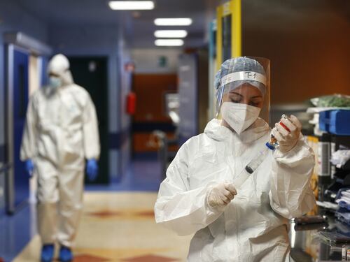 Omicron 5, il coronavirus e l'anomalia negli ospedali. Quali sono le malattie