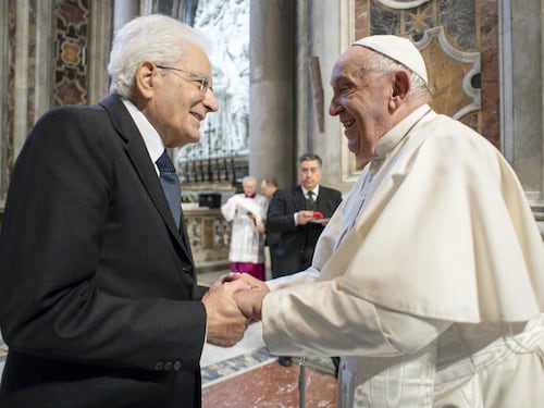 Papa Francesco, politica unita in suo ricordo. Bandiere a mezz’asta in segno di lutto
