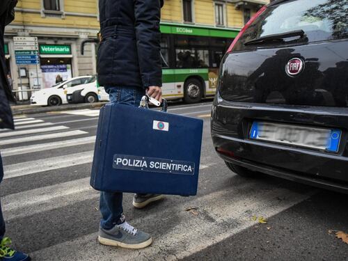 Nel deposito c'è uno scheletro, scoperta choc a Milano