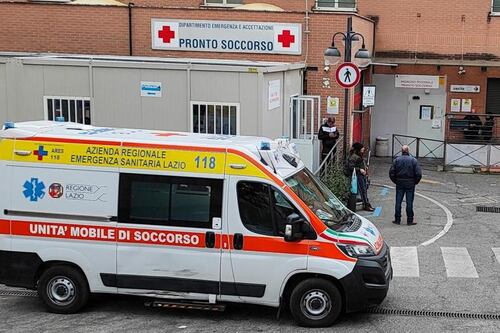 Roma, ragazzino di 13 anni gravissimo: "Ferita di arma da fuoco alla testa"