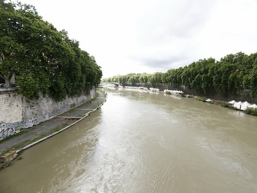 Maltempo, a Roma chiuse le banchine del Tevere