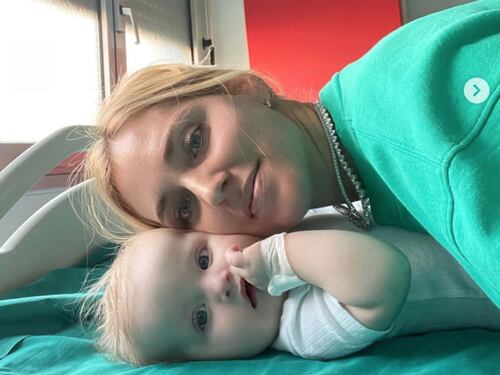Nottataccia per Chiara Ferragni e Fedez: corsa in ospedale per Vittoria. Ore di panico sui social