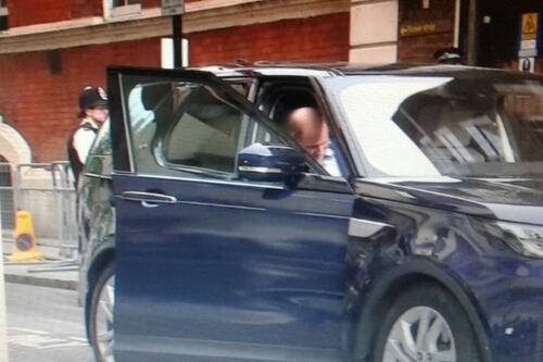 Royal baby, il principe William esce dalla clinica