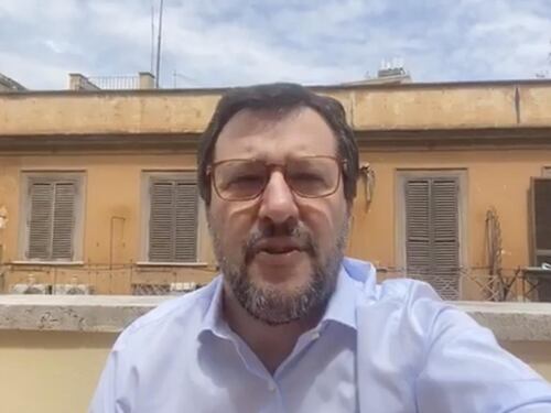 Macché coronavirus, Conte pensa ai clandestini. Salvini sgancia la bomba sul governo